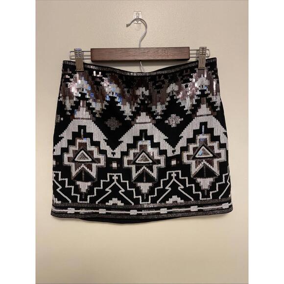 New Express Aztec Geometric Shimmer Black & Gold Sequin Lined Mini Skirt sz S/P - Picture 1 of 3